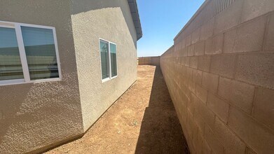 6000 Canyon St in Bakersfield, CA - Building Photo - Building Photo
