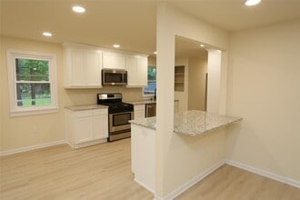 20 Pineview Rd in West Nyack, NY - Building Photo - Building Photo
