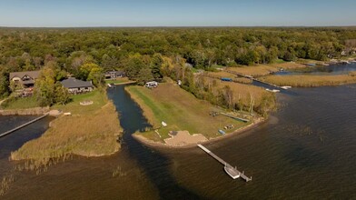 30806 N Lakeview Dr in Pequot Lakes, MN - Foto de edificio - Building Photo