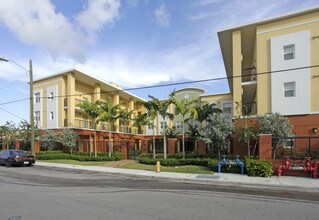 Madison View Apartments in Miami, FL - Building Photo - Building Photo