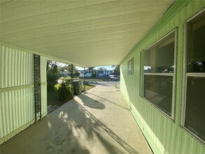 704 Coachwood E in Leesburg, FL - Building Photo - Building Photo