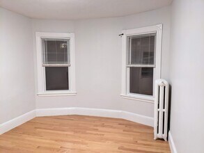 25 Moreland St, Unit 2 in Somerville, MA - Building Photo - Building Photo