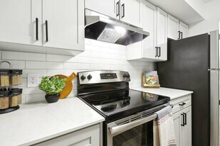 Halston Lakeside in Sarasota, FL - Building Photo