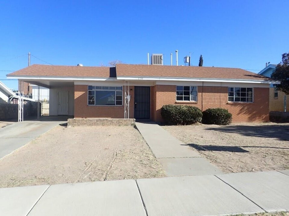 7211 Safford Ct in El Paso, TX - Building Photo