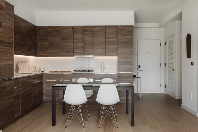 171 Suffolk St, Unit 8E in New York, NY - Building Photo - Building Photo