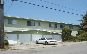 5645 Bancroft Ave in Oakland, CA - Building Photo - Building Photo