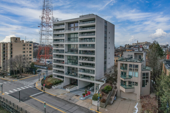 The Plaza at Grandview in Pittsburgh, PA - Building Photo - Building Photo