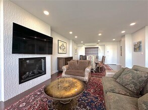 5200 Keller Springs Rd in Dallas, TX - Building Photo - Building Photo