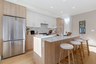 32110 Hillcrest Av in Abbotsford, BC - Building Photo - Building Photo