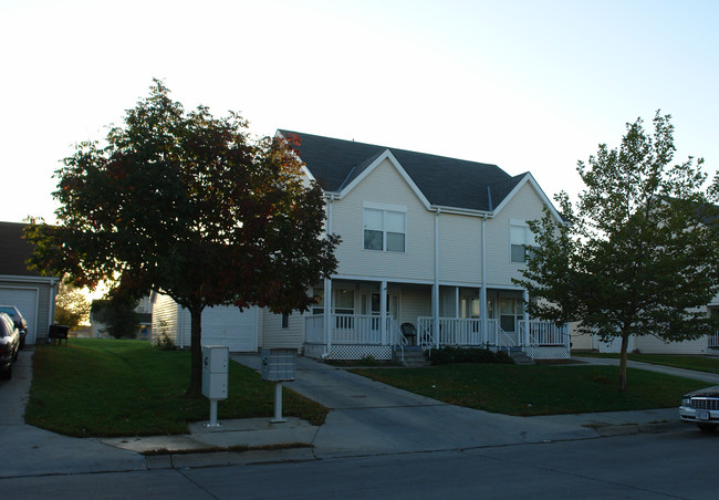 Clark Place Apartments in Omaha, NE - Foto de edificio - Building Photo