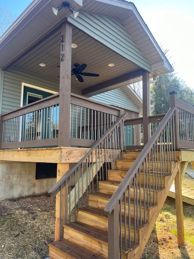 212 N Park Ln in Black Mountain, NC - Building Photo - Building Photo