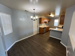 1737 W Median Ave in Porterville, CA - Building Photo - Building Photo