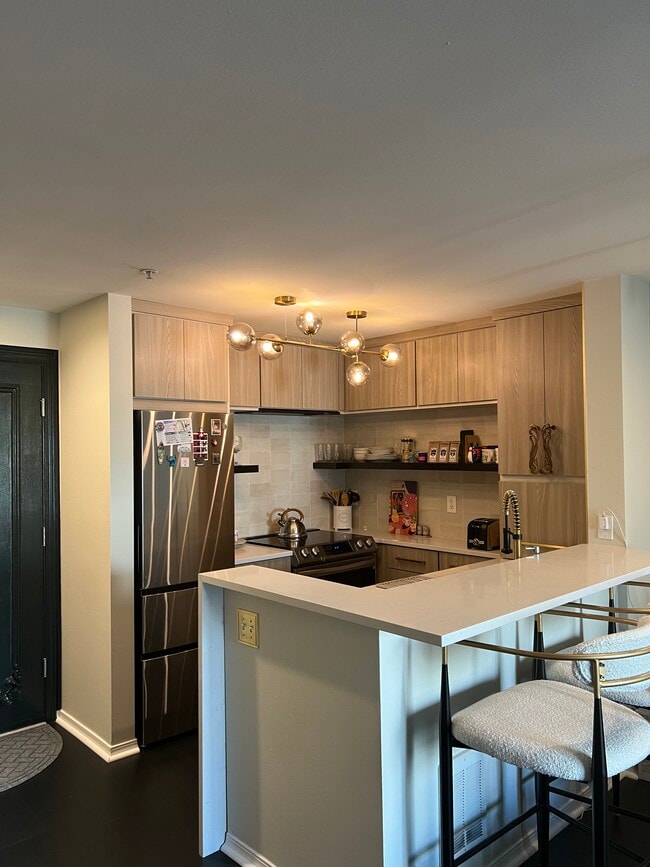323 Queen Anne Ave N, Unit 410 in Seattle, WA - Building Photo - Building Photo