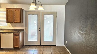 10648 Peach Ave in California City, CA - Building Photo - Building Photo