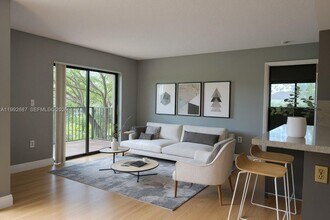 350 Palm Cir W, Unit 201 in Pembroke Pines, FL - Foto de edificio - Building Photo