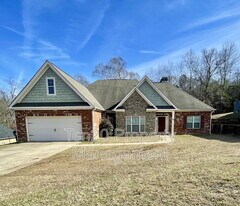28 White Pine Way in Phenix City, AL - Building Photo