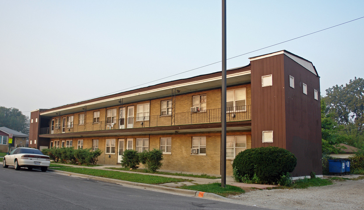 7400 W 64th St in Summit, IL - Building Photo