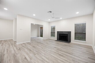 2668 Bering Dr in Houston, TX - Building Photo - Building Photo