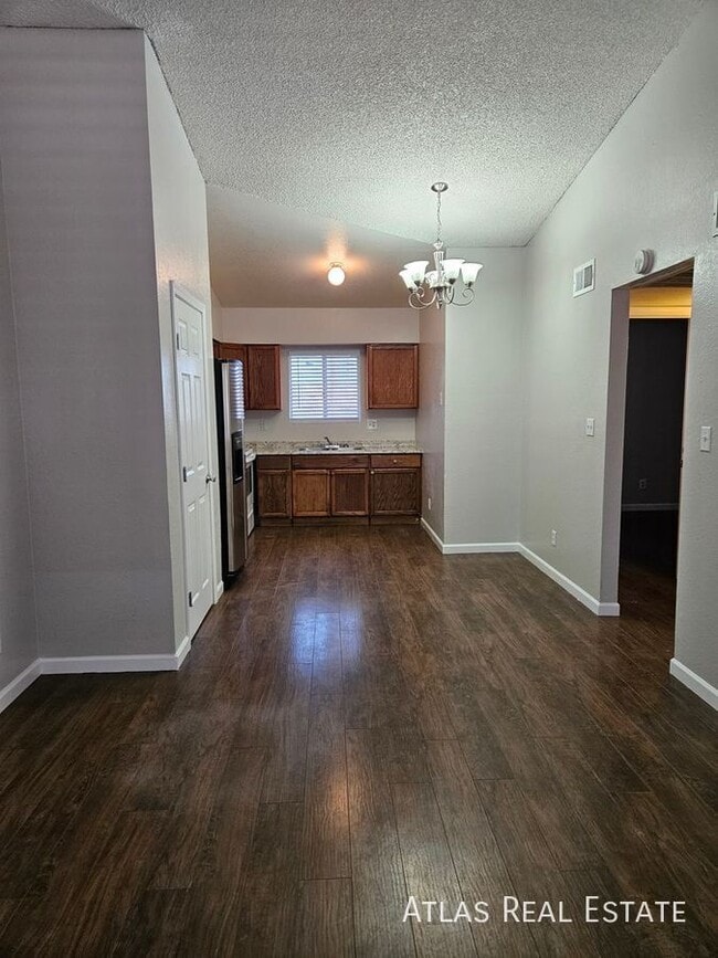 306 E Vine Cir in Mesa, AZ - Foto de edificio - Building Photo