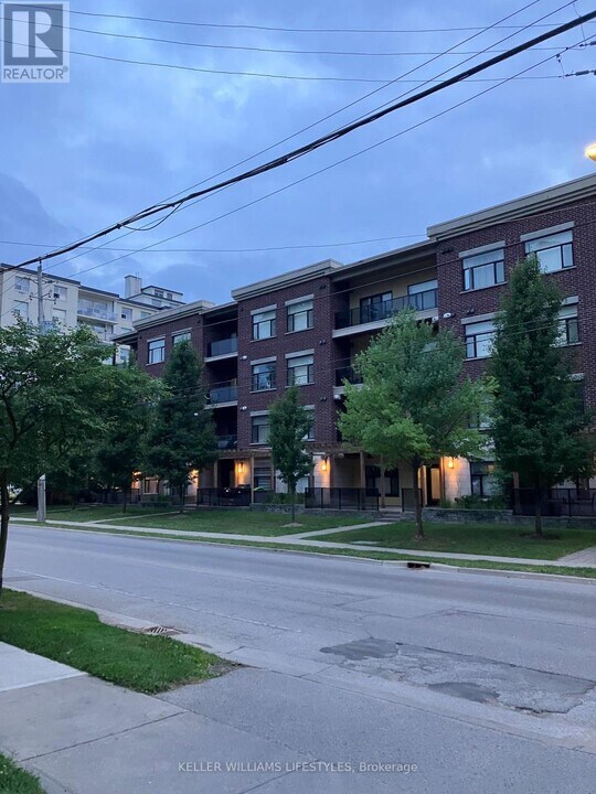 89 Ridout St S in London, ON - Building Photo