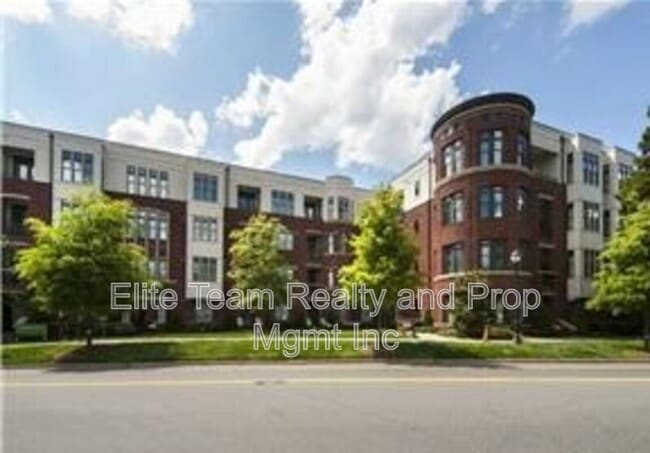 property at 2810 Selwyn Ave