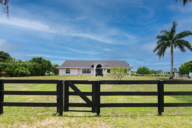 17506 Sycamore Dr E in The Acreage, FL - Building Photo - Building Photo