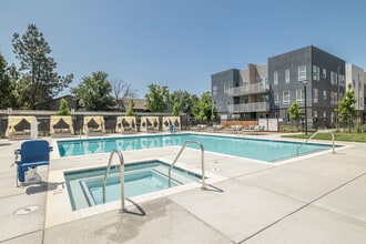 The Celeste in Davis, CA - Foto de edificio - Building Photo