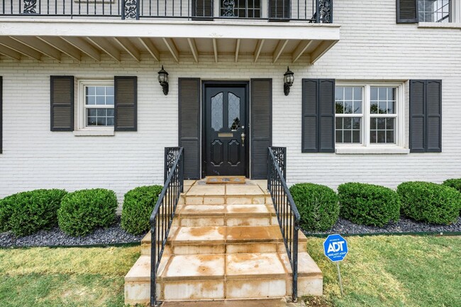6529 Avondale Dr in Nichols Hills, OK - Building Photo - Building Photo
