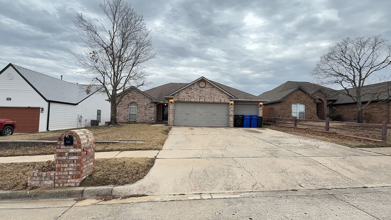 401 E Granger St in Broken Arrow, OK - Building Photo