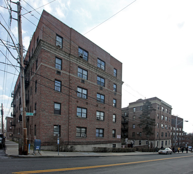 34-42 Park Ave in Yonkers, NY - Foto de edificio - Building Photo