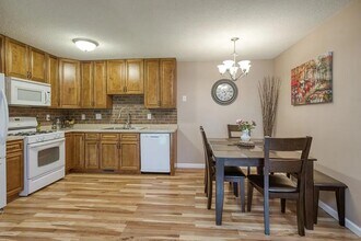 11905 90th Ave N in Maple Grove, MN - Building Photo - Building Photo