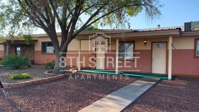 3333 W 8th St in Thatcher, AZ - Foto de edificio - Building Photo