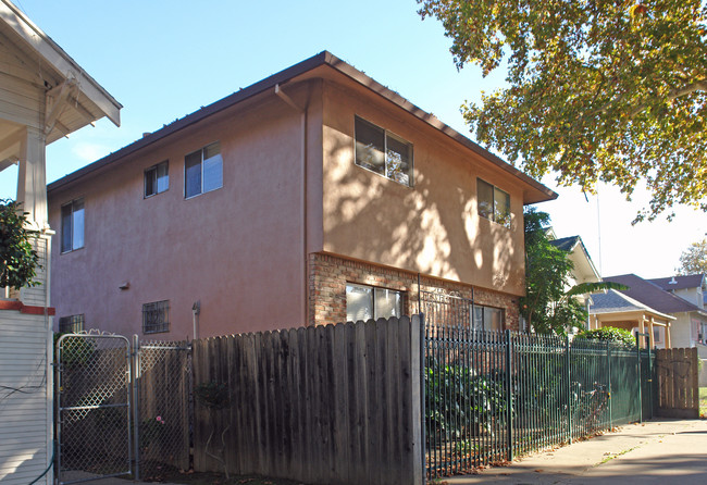 1213 V St in Sacramento, CA - Foto de edificio - Building Photo