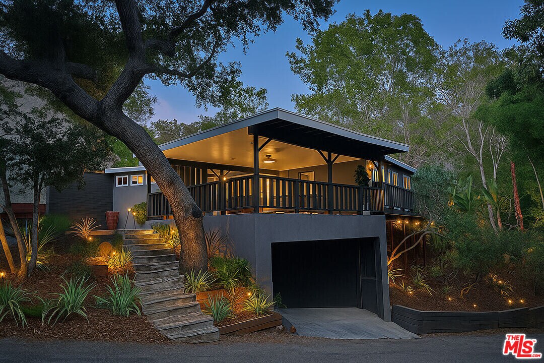 2701 Jalmia Dr in West Hollywood, CA - Building Photo