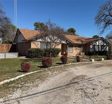 821 E Hwy 199 in Springtown, TX - Building Photo