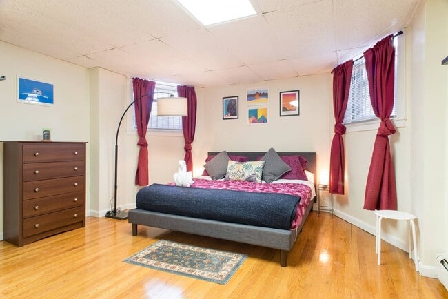 35 Bay State Rd, Unit B