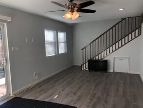 3211 Utah Ave in Dickinson, TX - Foto de edificio - Building Photo