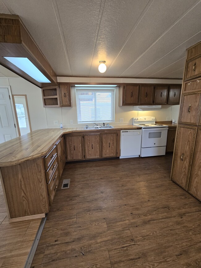 property at 2020 Ua Ave