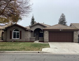 7526 N Ellendale Ave in Fresno, CA - Building Photo