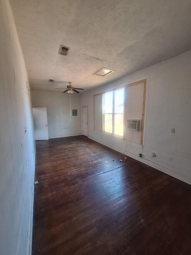 922 Grand Ave, Unit A in Yazoo City, MS - Foto de edificio - Building Photo