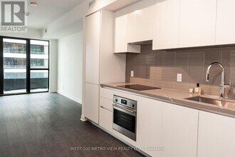 4015 The Exchange in Mississauga, ON - Building Photo - Building Photo