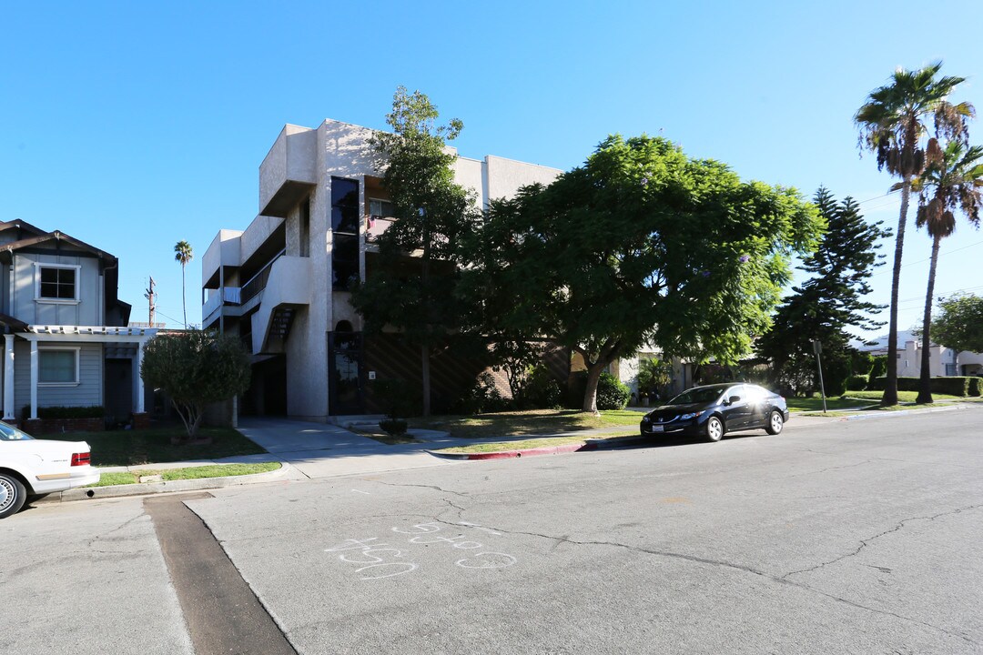 1015 Orange Grove Ave in Glendale, CA - Building Photo