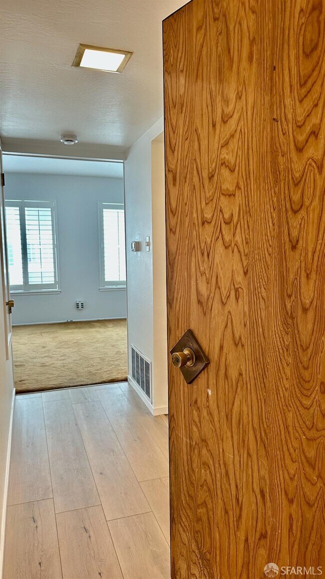 52 Genoa Pl in San Francisco, CA - Building Photo - Building Photo