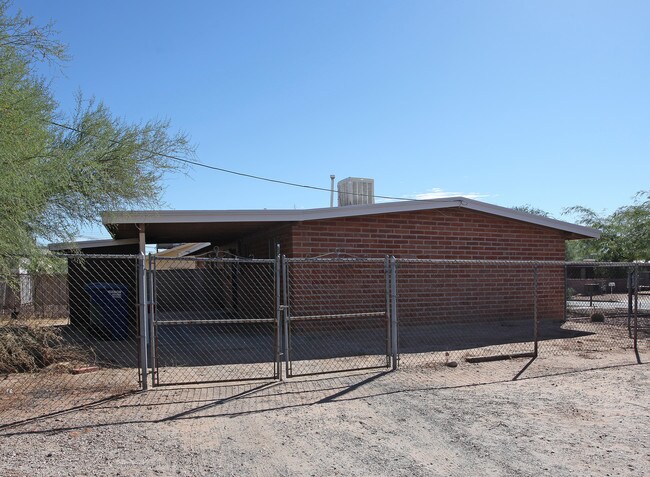 1801-1803 E Mitchell Dr in Tucson, AZ - Foto de edificio - Building Photo