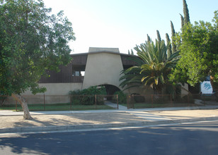 720 N Victoria Ave in Corona, CA - Building Photo - Building Photo