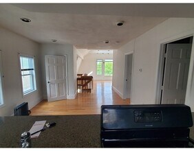6 Bowdoin Park-Unit -3 in Boston, MA - Building Photo - Building Photo