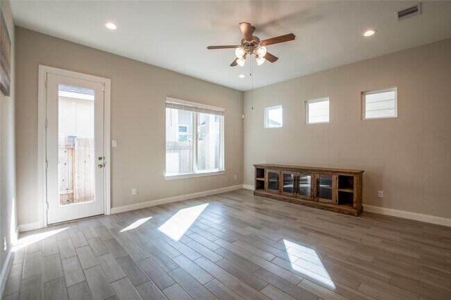 10013 Granary Dr in Houston, TX - Building Photo - Building Photo