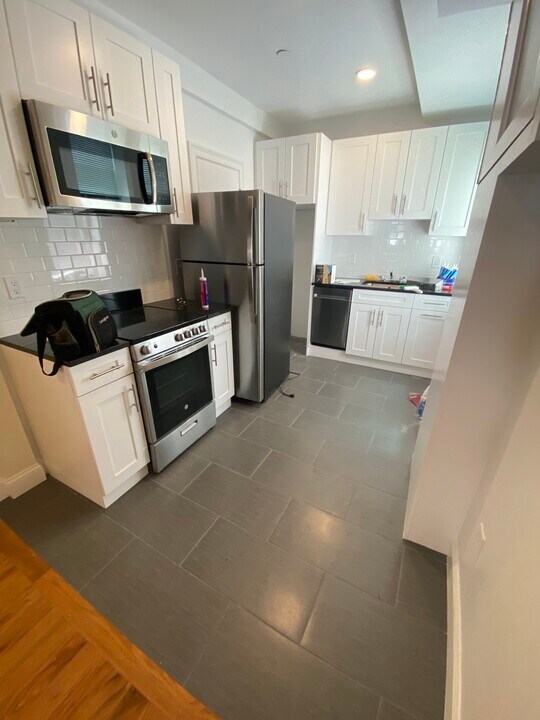 129 Sutherland Rd, Unit A in Boston, MA - Building Photo