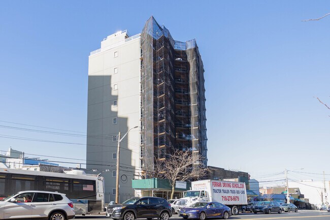 26-20 21st St in Astoria, NY - Foto de edificio - Building Photo