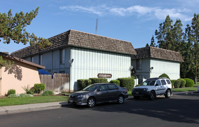 1091 N Villa Ave in Dinuba, CA - Foto de edificio - Building Photo